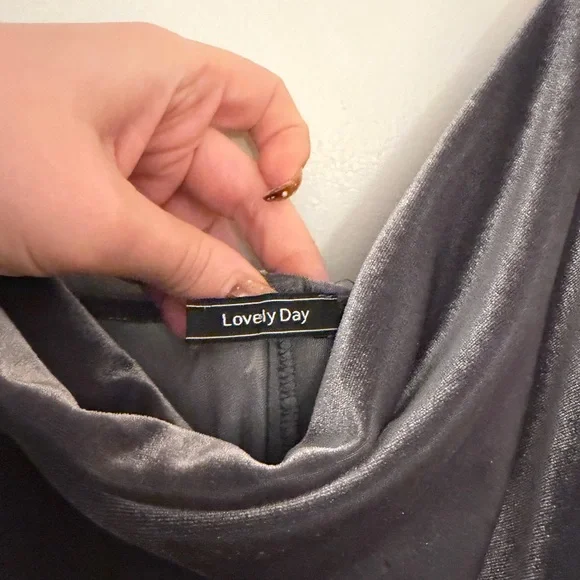 Vintage Nasty Gal velvet dress - Picture 3 of 8